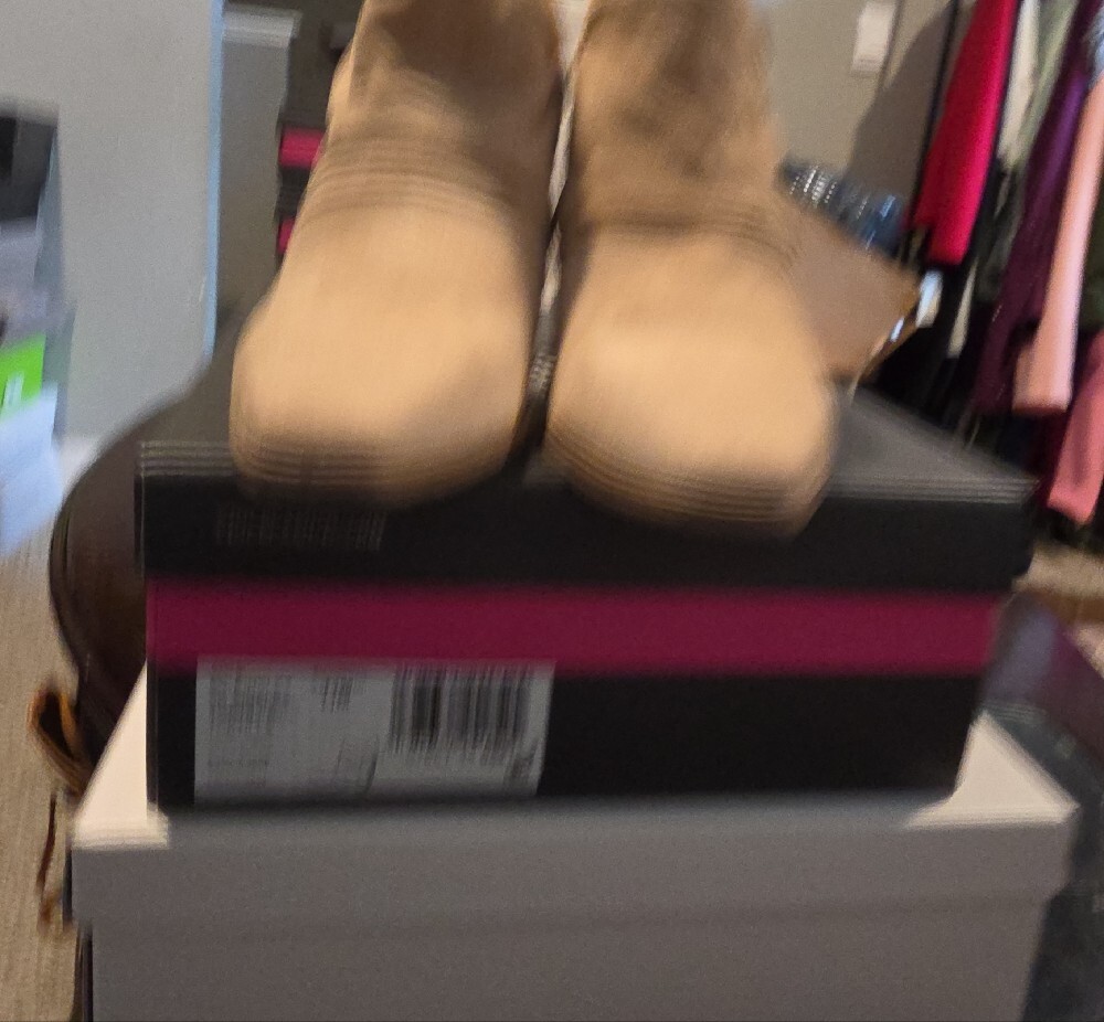 Vince Camuto Tortilla Suede Pointed Toe Ankle Booties - Picture 6 of 10